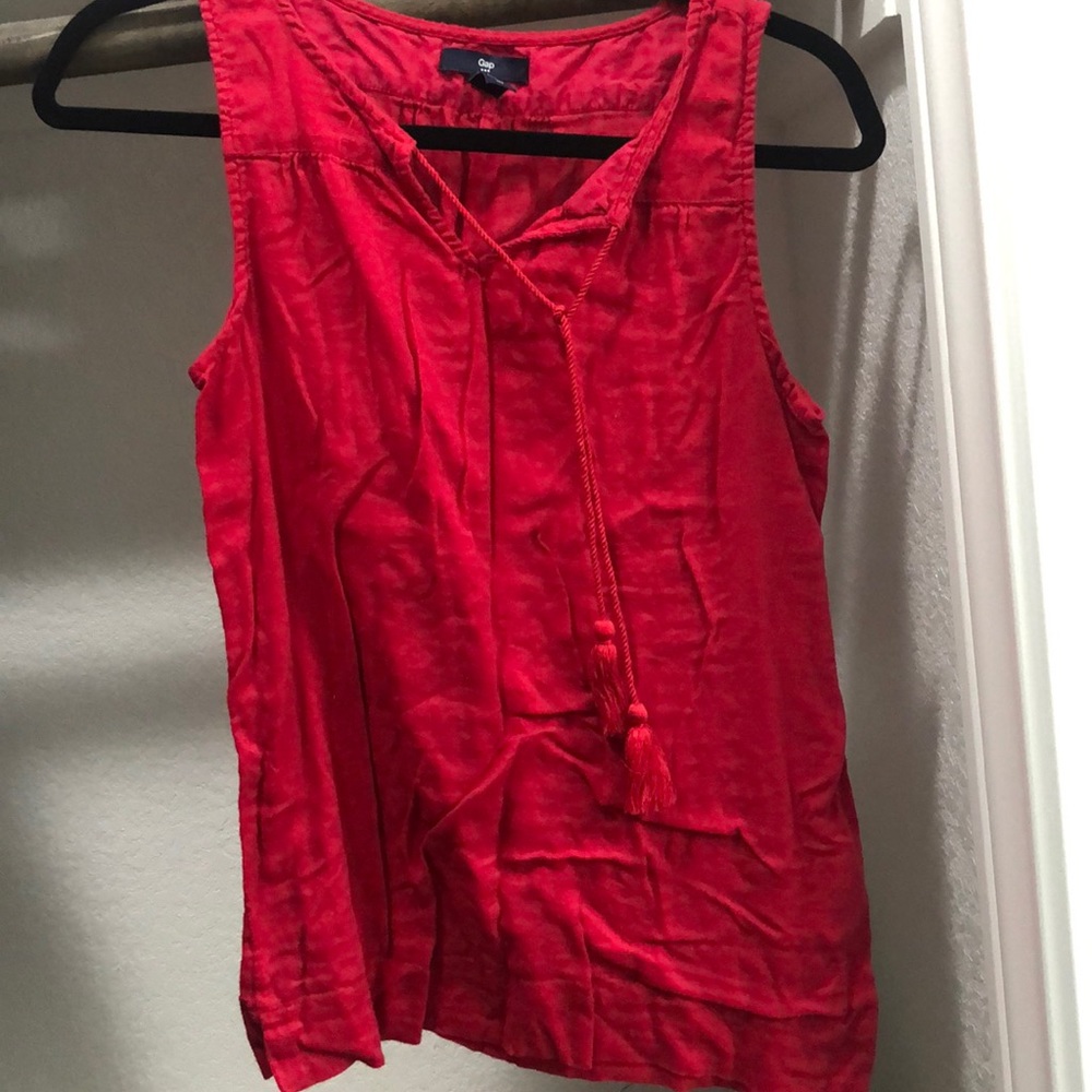 sleeveless top